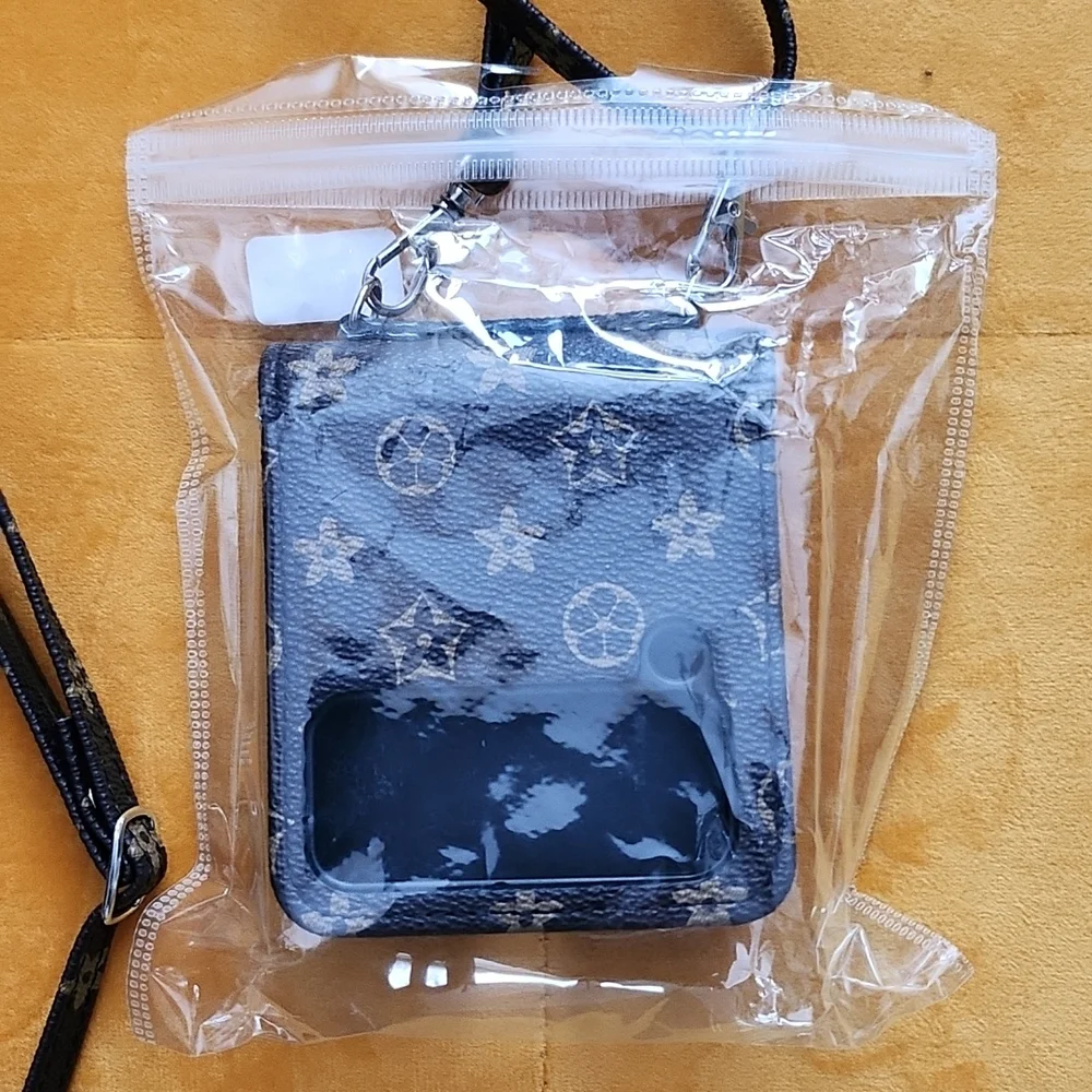 SAMSUNG ZFLIP 4 CASE WITH REMOVABLE SHOULDER STRAP BRAND NEW NEVER BEEN USED